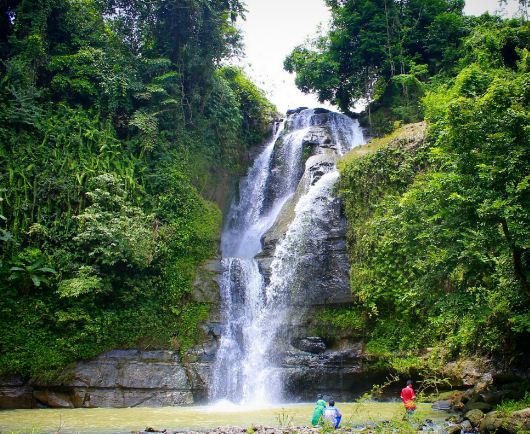 Curug Mandala: Rahasia Alam yang Mengajakmu Berjalan Kaki di Hutan Cilacap